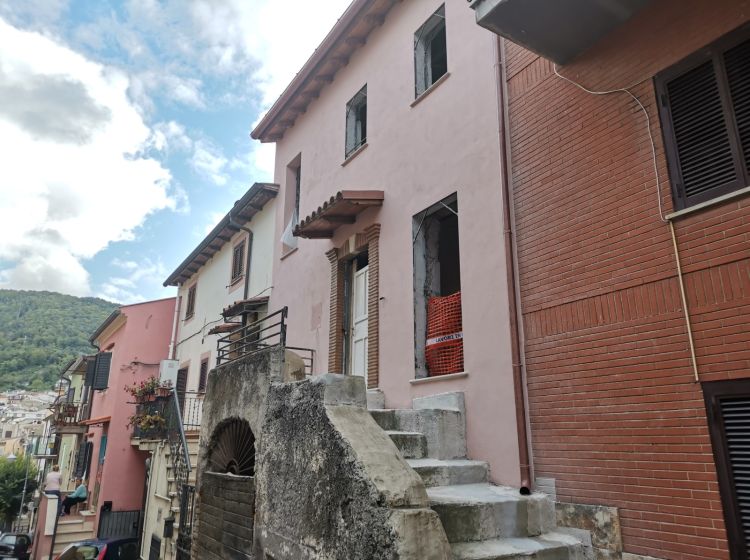 Trilocale in vendita, via Vittorio Veneto 27, Montorio Romano
