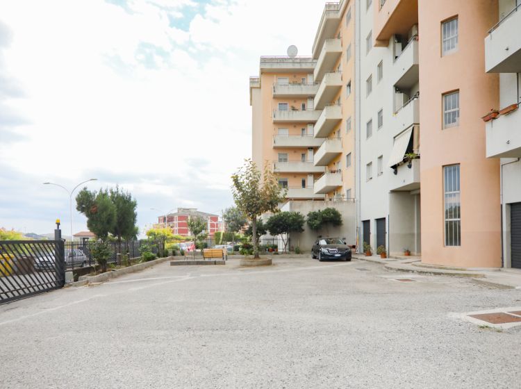 Quadrilocale in vendita, via Monsignor Armando Fares 83, Catanzaro