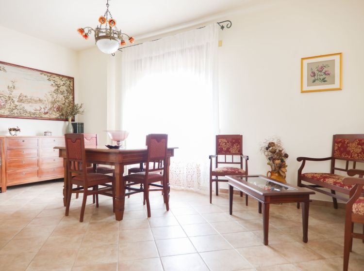 Appartamento in vendita, via roma 50, Montepaone Centro, Montepaone
