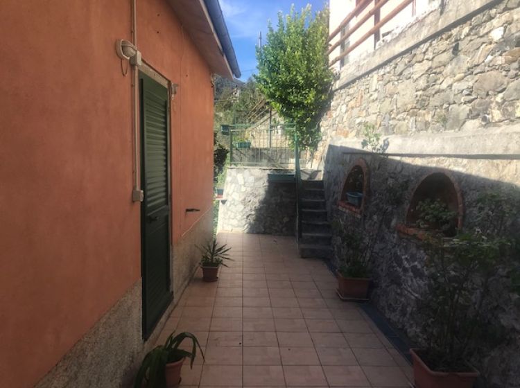 Trilocale in vendita, via Raggio Augusto 97, Borzonasca
