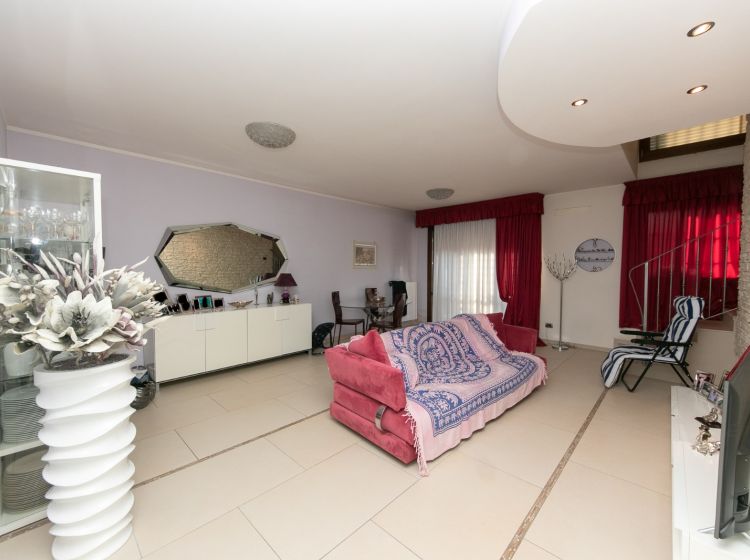 Villa in vendita, via Cervino 92, Modena