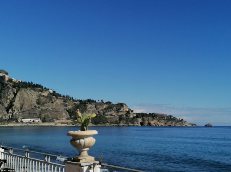 Quadrilocale in vendita, via Siracusa 11, Giardini-naxos