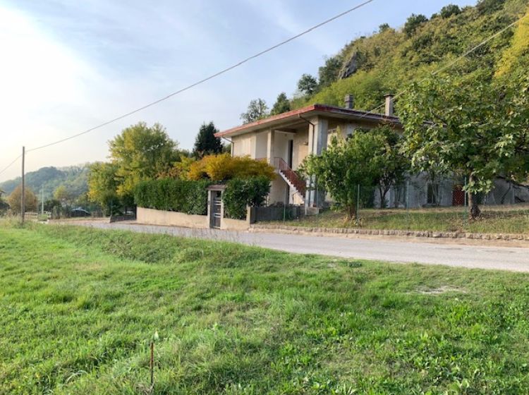 Villa in vendita, via Costanzo  30, Castelnuovo, Teolo