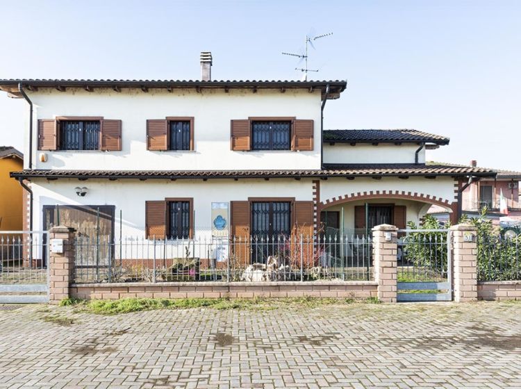 Villa in vendita, via F. lli Bandiera  51, Giussago