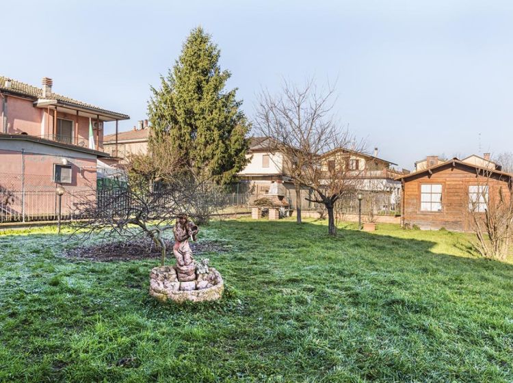 Villa in vendita, via F. lli Bandiera  51, Giussago