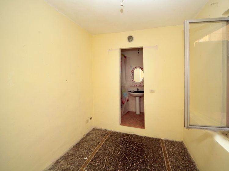 Trilocale in vendita, via Campodonico  35, Bolzaneto, Genova