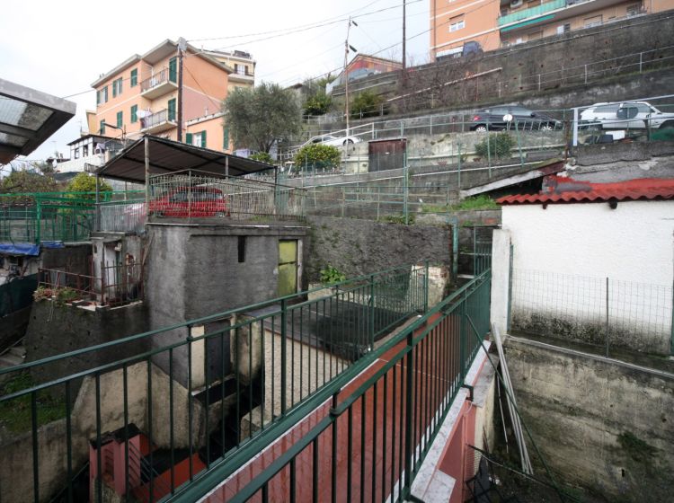 Trilocale in vendita, via Campodonico  35, Bolzaneto, Genova