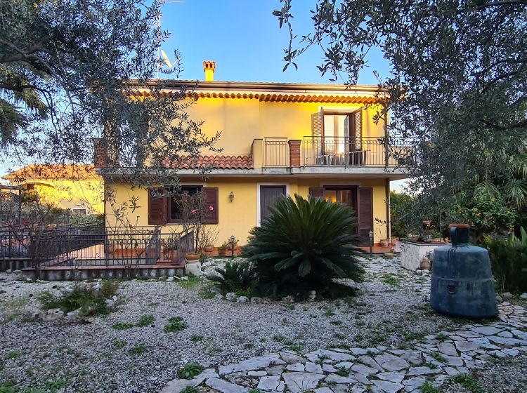 Villa in vendita, via M.G.Cutuli 14, Viagrande