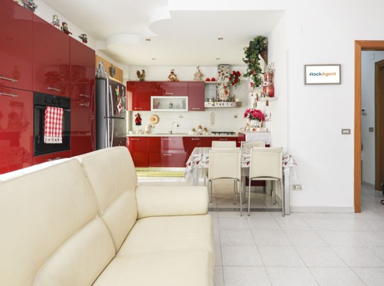 Trilocale in vendita, via Monsignor Armando Fares 15, Sala, Catanzaro