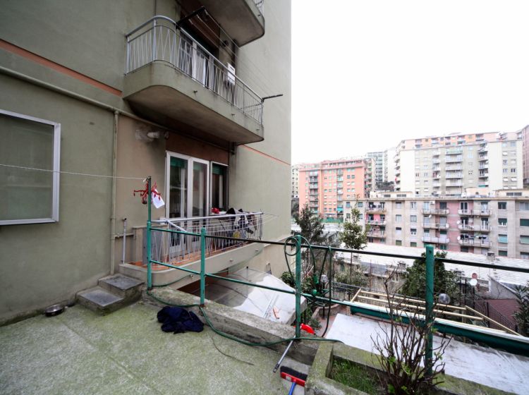 Bilocale in vendita, via San Bartolomeo del Fossato 91, Sampierdarena, Genova