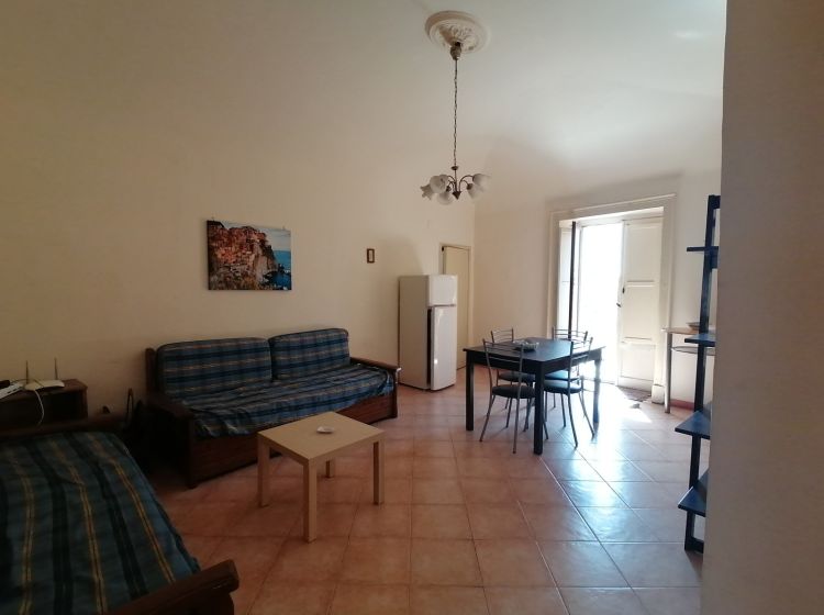 Trilocale, via Marchese di Casalotto 117, Centro Storico, Catania