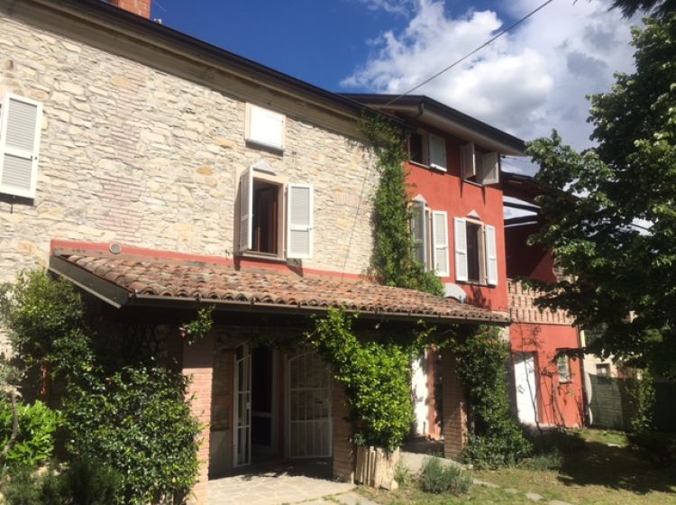 Casale in vendita, via V. Veneto  14, Pecorara, Alta Val Tidone