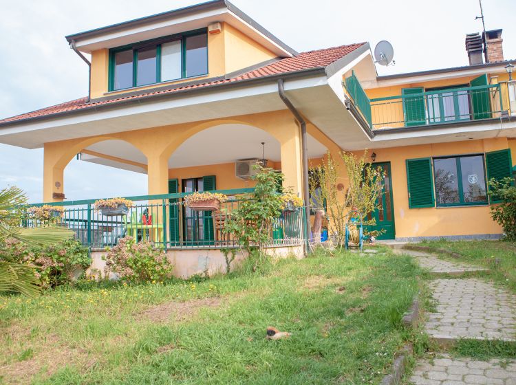 Villa in vendita, Lauriano Borgata Crosi 1, Crosi, Lauriano