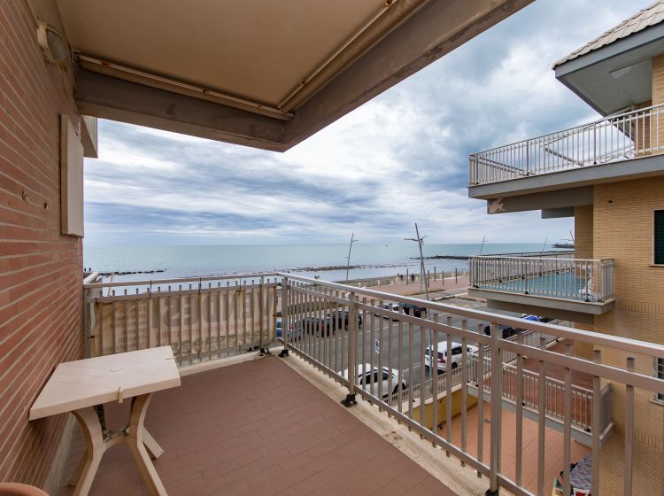 Trilocale in vendita, Lungomare Duca degli Abruzzi, Lido di Ostia, Roma