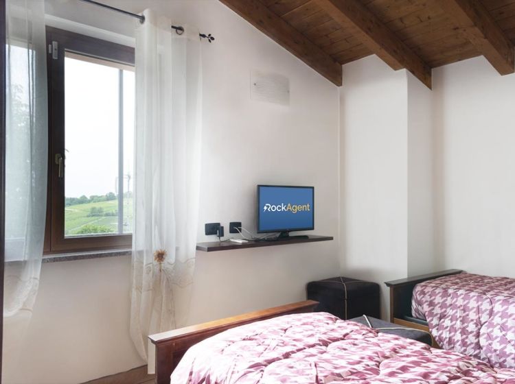 Villa in vendita, Strada Madonna  27, Casteggio