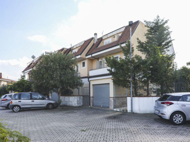 Villa in vendita, Piazza del Sole 3, Montepaone Lido, Montepaone