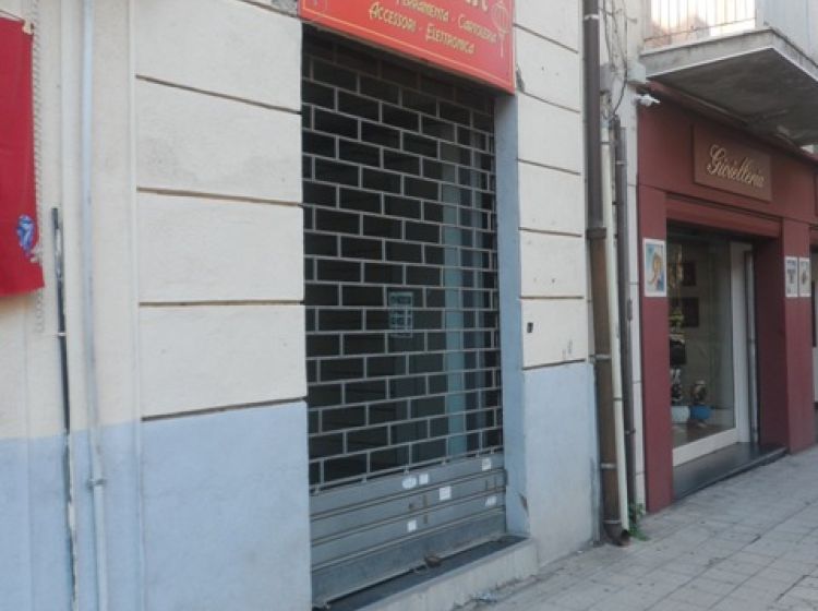 Negozio in affitto, via Luciano Manara  62, Centro, Messina