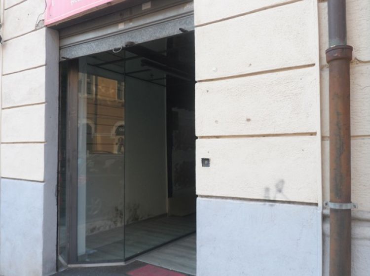 Negozio in affitto, via Luciano Manara  62, Centro, Messina