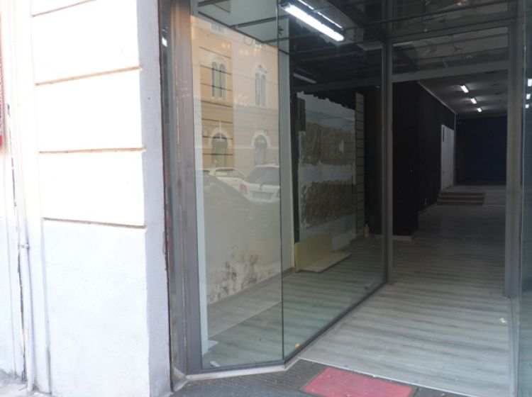 Negozio in affitto, via Luciano Manara  62, Centro, Messina