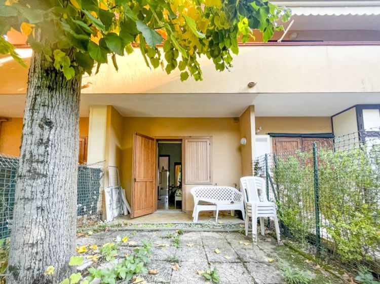 Villa in vendita, via Giosuè Carducci  68, Montepaone Lido, Montepaone