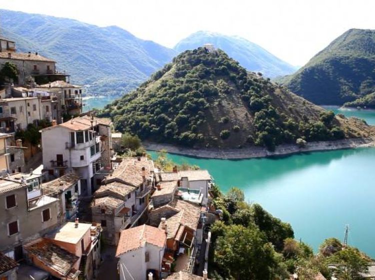 Appartamento di 45 m² con 3 locali in vendita a Colle di Tora