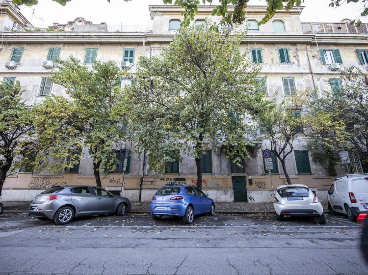 Negozio in vendita, via Beniamino Franklin 3, Testaccio, Roma