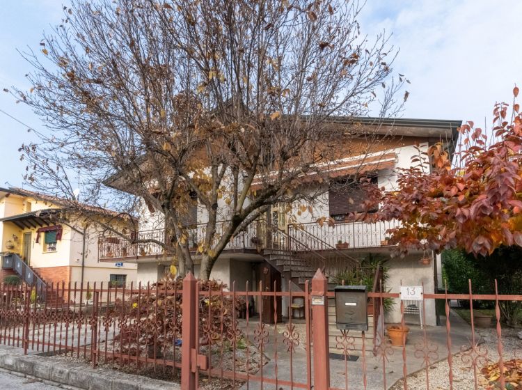 Villa in vendita, via Ugo Foscolo  13, Torreglia
