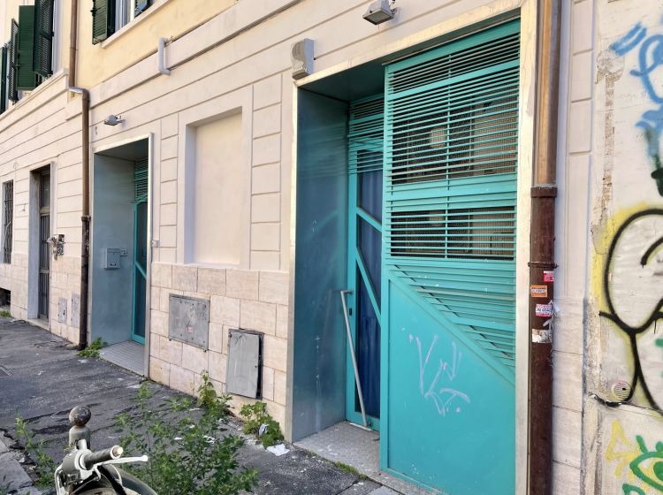Negozio in affitto, via dei Bruzi 6, San Lorenzo, Roma