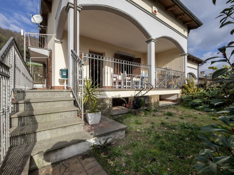 Villa in vendita, via Circumlacuale  4, Lungolago, Bracciano