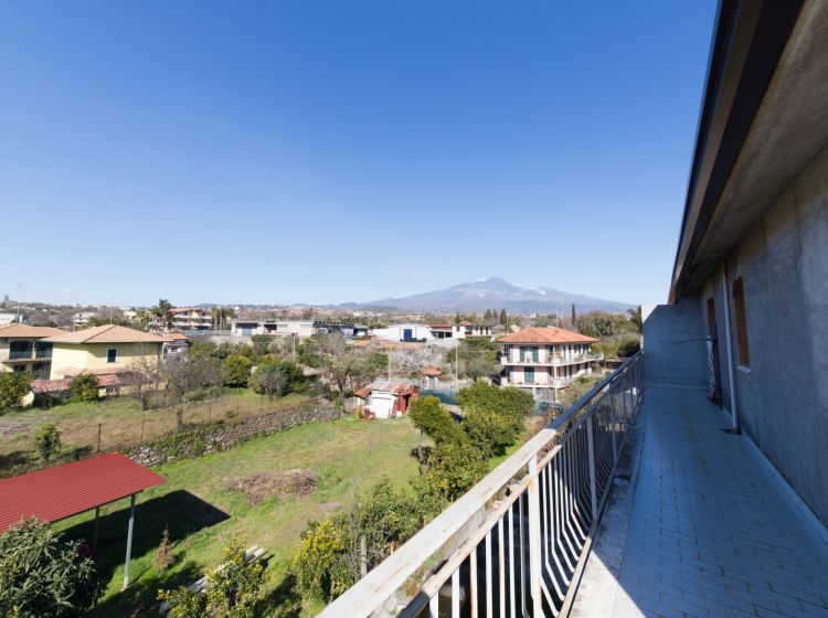 Trilocale in vendita, via Croce 4, Aci Sant'antonio