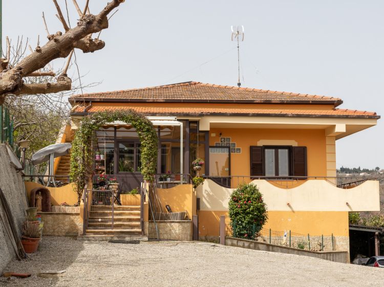 Villa in vendita, via Tommaso Cornelio, Sant&#039;Elia, Catanzaro
