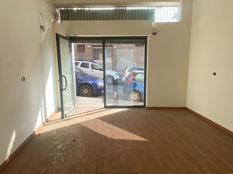 Negozio in vendita, via Adolfo Albertazzi 3a, Talenti, Roma