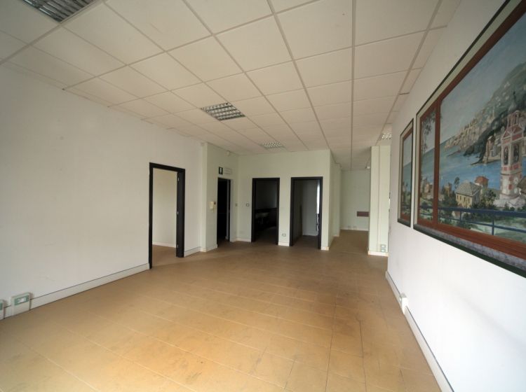 Ufficio in vendita, via Tortona  12, Marassi, Genova