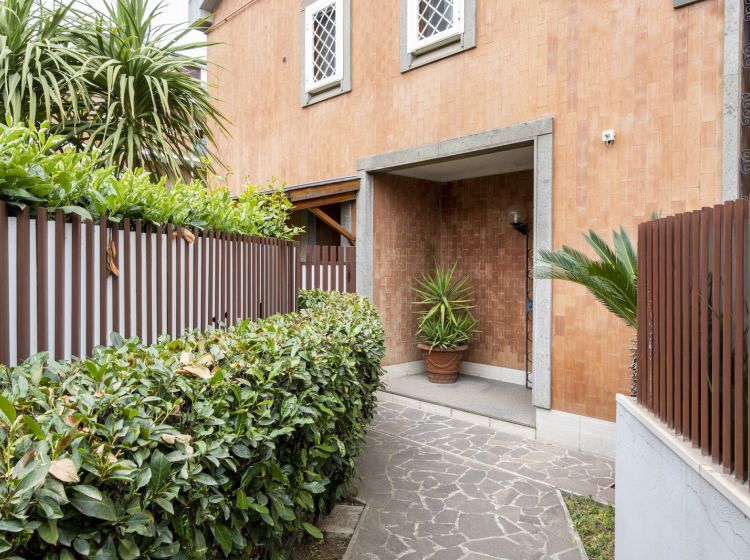 Quadrilocale in vendita, via Gasperina  137, Anagnina, Roma