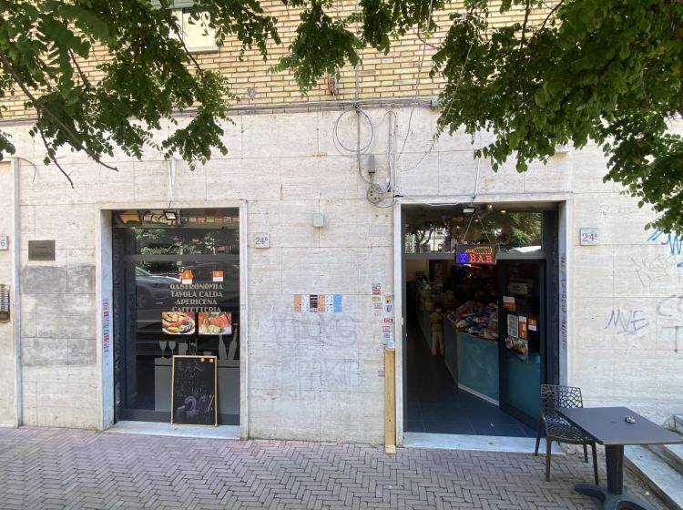 Negozio in affitto, via Lucrino 24, Trieste, Roma