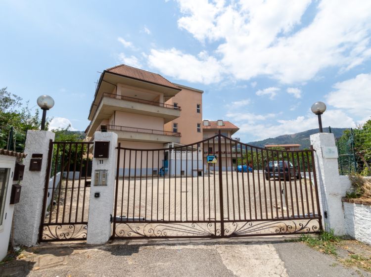 Quadrilocale in vendita, via Adige  11, Montepaone Lido, Montepaone