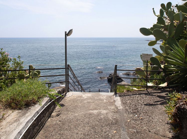 Villa in vendita, via XXI Aprile  6, Acitrezza, Aci Castello
