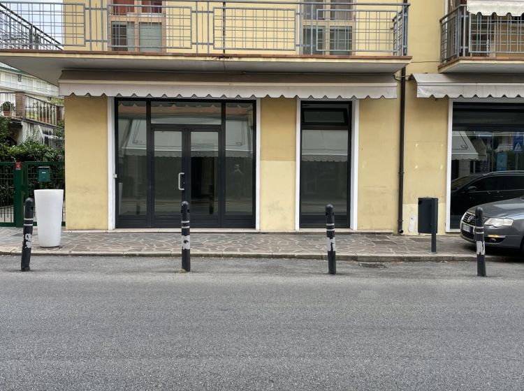 Negozio in affitto, via Martiri d'Ungheria 51, Abano Terme