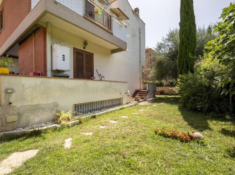 Villa in vendita, via delle Vigne di Morena  49, Anagnina, Roma