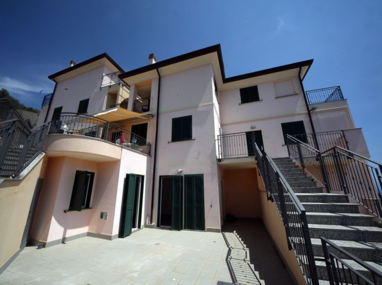 Trilocale in vendita, via Tessarole  30, Castagnabuona, Varazze