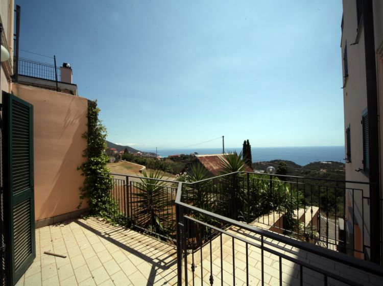 Trilocale in vendita, via Tessarole  30, Castagnabuona, Varazze