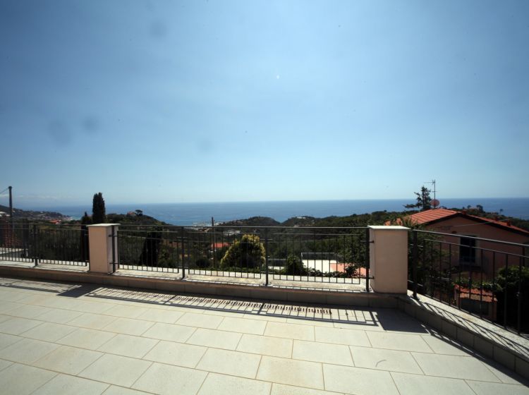 Trilocale in vendita, via Tessarole  30, Castagnabuona, Varazze