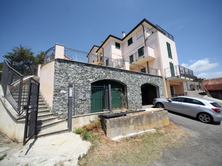 Trilocale in vendita, via Tessarole  30, Castagnabuona, Varazze