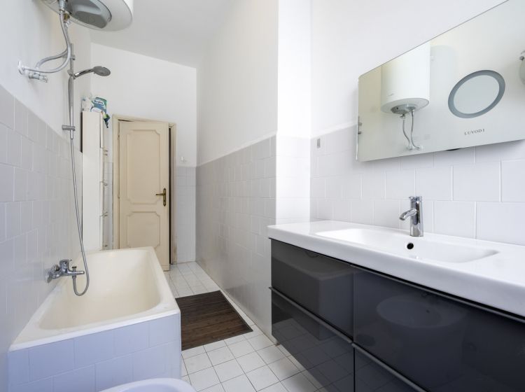 Bilocale in vendita, via Cividale del Friuli  13, Appio Latino, Roma