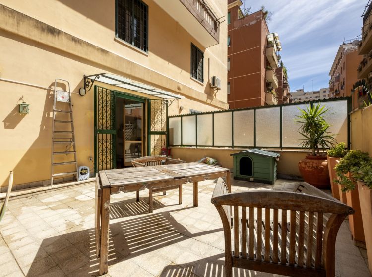 Bilocale in vendita, via Cividale del Friuli 13, Appio Latino, Roma