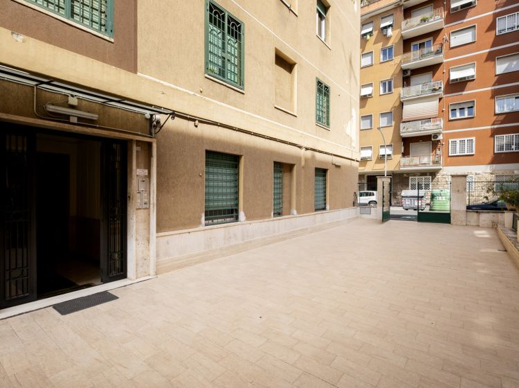 Bilocale in vendita, via Cividale del Friuli  13, Appio Latino, Roma
