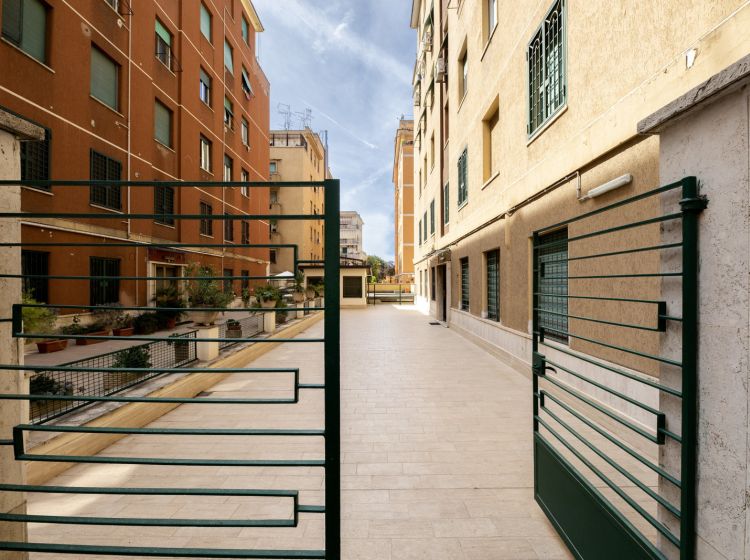 Bilocale in vendita, via Cividale del Friuli  13, Appio Latino, Roma