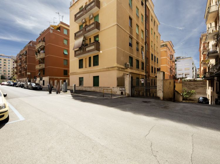 Bilocale in vendita, via Cividale del Friuli  13, Appio Latino, Roma
