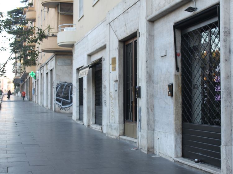 Negozio in affitto, viale della Piramide Cestia 33, Aventino, Roma