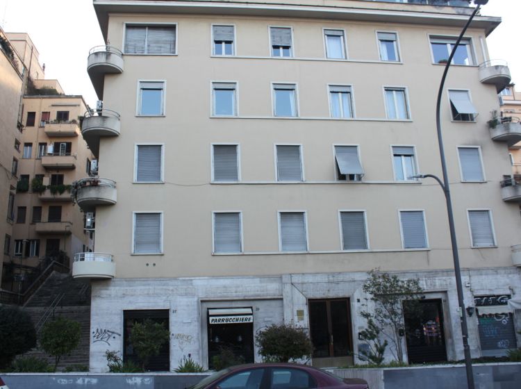 Negozio in affitto, viale della Piramide Cestia  33, Aventino, Roma